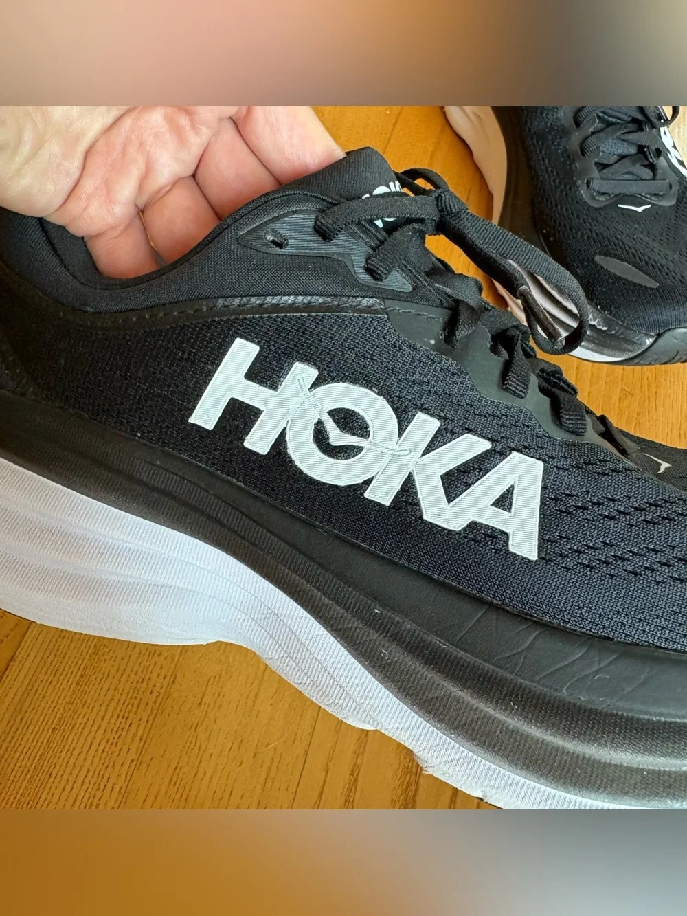 Size 8.5D Hoka One One Bondi 8 Mens Sneakers Black And White Running Shoes